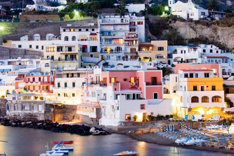 Ring Albergue Forio di Ischia Exterior foto